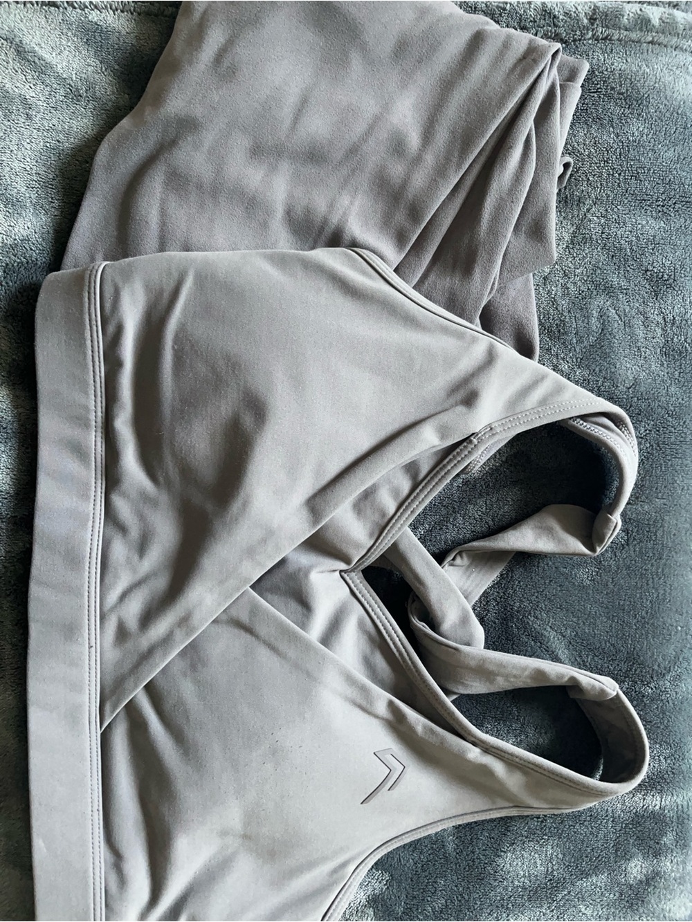 Oner Active Light Gray Sports Bra and Soft Motion Leggings